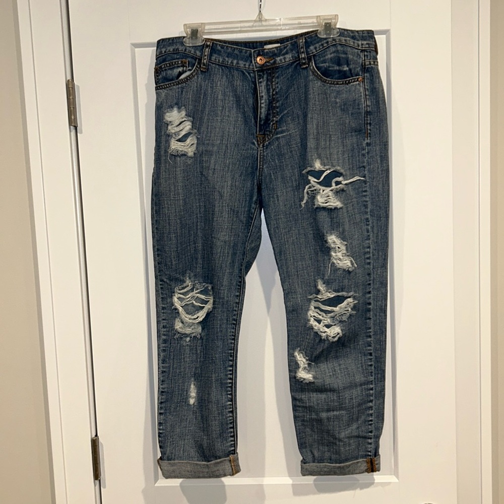 Sneak peek distressed ankle pants size Large.